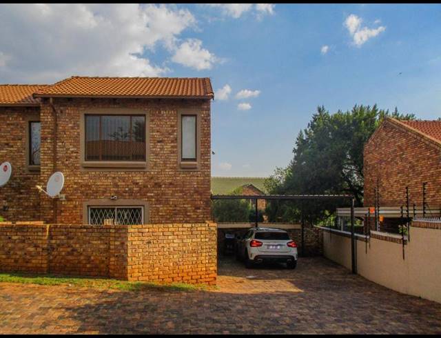 2 BEDROOM PROPERTY TO RENT IN DIE HOEWES